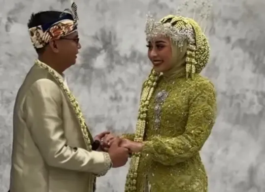 Pernikahan putra Gubernur Jawa Barat, Dedi Mulyadi, Maula Akbar, dengan Wakil Bupati Garut, Putri Karlina. (Sumber: Instagram/@putri.karlina14)