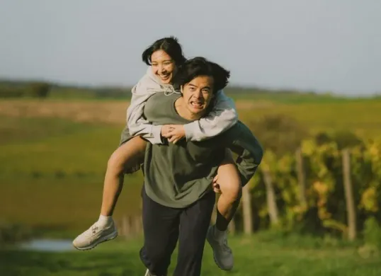 Sedang tayang di bioskop, ini sinopsis film Sore: Istri dari Masa Depan. (Sumber: TIX ID)