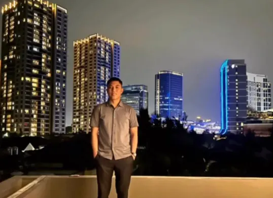 Kompol Arif Purnama Oktora diduga selingkuh dengan selebgram Iris Wullur. (Sumber: Instagram/@arif.oktora2010)