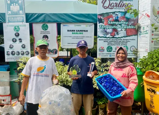 Kampung Darling di Kecamatan Ciledug, Kota Tangerang berhasil menghadirkan Bank Sampah inspiratif menjadi kebanggaan masyarakat pada Jumat, 18 Juli 2025. (Sumber: Poskota/Primayanti Juli Kumala Manalu)