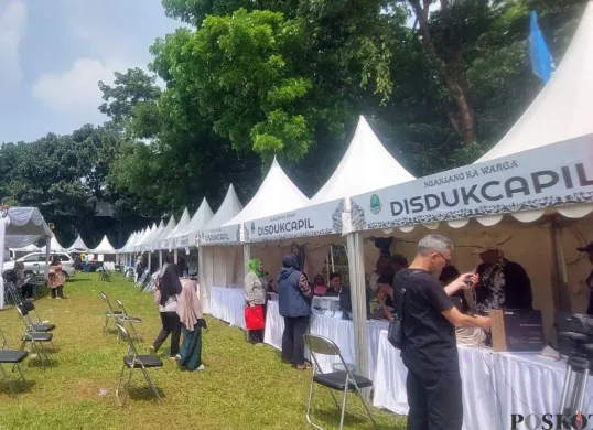 Suasana program Abdi Nagri Nganjang Ka Warga di Lapangan Softball GOR Pajajaran, Jumat, 18 Juli 2025. (Sumber: Poskota/Sekar Putri Andini)