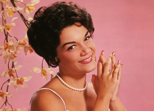 Lirik lagu Connie Francis - Pretty Little Baby