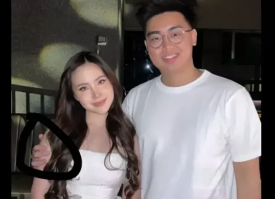 Timothy Ronald dan Agatha Chelsea Pernah Pacaran di SMA? Bukti Foto Lawas Bikin Geger TikTok (Sumber: TikTok/@clipperakademicrypto)