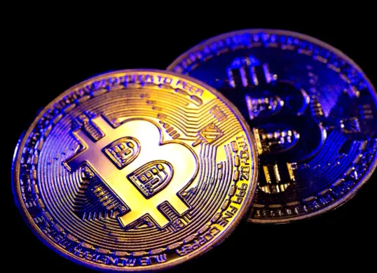 Ilustrasi memilih aplikasi staking cryptocurrency. (Sumber: Freepik)
