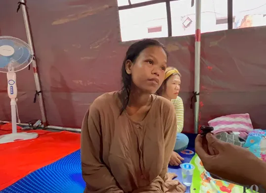 Novi, orang tua dari dua anak korban meninggal dalam peristiwa kebakaran di Bukit Duri, Tebet, Jakarta Selatan. (Sumber: POSKOTA | Foto: M Tegar Jihad)