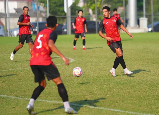 Potret pemain Persija Jakarta saat menjalani sesi latihan. (Sumber: Persija)