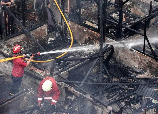 Situasi usai puluhan rumah di Grogol Utara, Kebayoran Baru, Jakarta Selatan, Minggu, 20 Juli 2025. (Sumber: POSKOTA | Foto: Bilal Nugraha Ginanjar)
