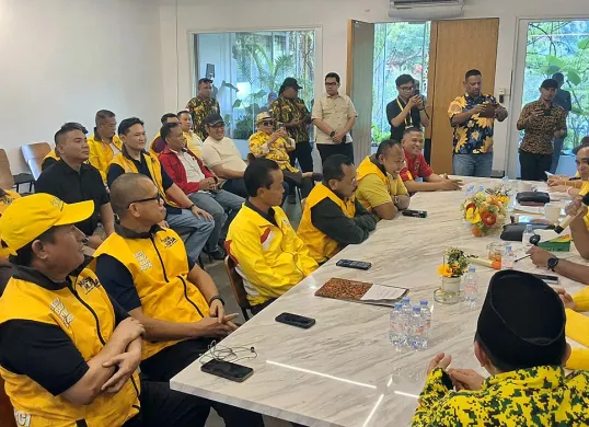Ashraf Ali, Wakil Ketua Panitia Musda XI Partai Golkar Provinsi DKI Jakarta, saat menyampaikan informasi proses pendaftaran calon Ketua DPD Partai Golkar Jakarta di kantor DPD Partai Golkar DKI Jakarta, Menteng, Minggu, 20 Juli 2025. (Sumber: Ist)