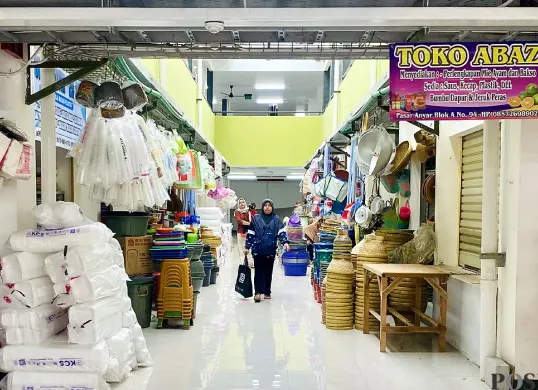 Kondisi bangunan baru Pasar Anyar Kota Tangerang yang kini telah mencapai 95 persen pada Minggu, 20 Juli 2025. (Sumber: POSKOTA | Foto: Primayanti)