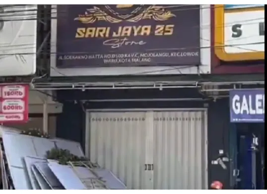Toko minuman keras (miras) Sari Jaya 25 malang yang kini tutup dipromosikan Amrizal Nuril Abdi alias King Abdi. (Sumber: X/@Malangraya_info)