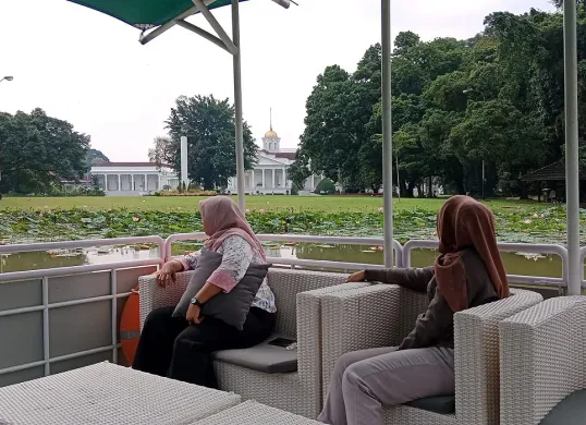 Wahana edukasi terbaru, Tutur Danau, di Kebun Raya Bogor menghadirkan pengalaman berkeliling Danau Gunting sembari mempelajari sejarah dan ekosistem kawasan. (Sumber: Istimewa)