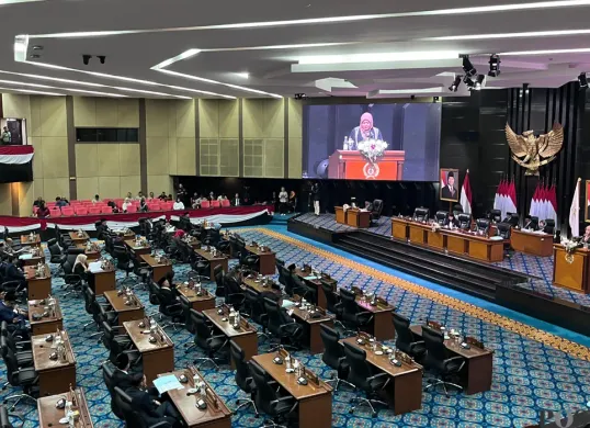 Rapat paripurna di Gedung DPRD DKI Jakarta, Senin, 21 Juli 2025. (Sumber: POSKOTA | Foto: M Tegar Jihad)