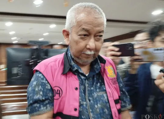 Mantan Dirjen Perkeretaapian Kemenhub, Prasetyo Boeditjahjono divonis 7 tahun dan 6 bulan penjara di Pengadilan Tipikor Jakarta Pusat, Senin, 21 Juli 2025. (Sumber: Poskota/Ramot Sormin)