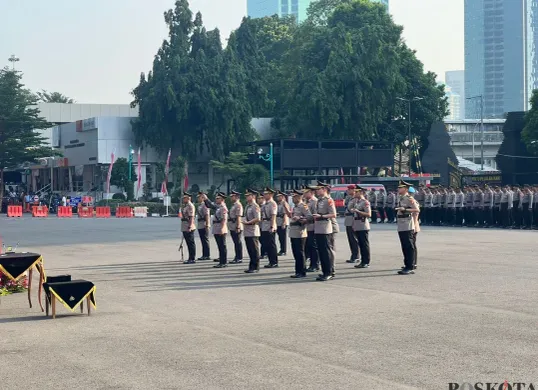Polda Metro Jaya menggelar upacara serah terima jabatan (sertijab) sejumlah pejabat utama dan kapolres di lingkungan Polda Metro Jaya, Senin, 21 Juli 2025. (Sumber: Poskota/Ali Mansur)
