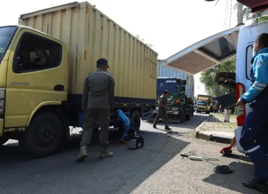 Operasi uji emisi Jalan Daan Mogot KM 18, Jakarta Barat, Senin, 21 Juli 2025. (Sumber: Dok. Kominfotik DLH Jakarta)