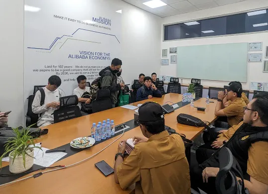 Kantor Imigrasi Kelas I Non TPI Bekasi melaksanakan operasi Wirawaspada ke sejumlah perusahaan asing. (Sumber: Humas Imigrasi Bekasi)