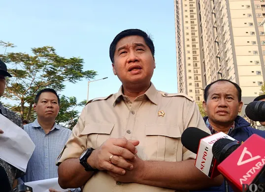 Menteri Perumahan dan Kawasan Permukiman (PKP), Maruarar Sirait, melakukan kunjungan ke Meikarta di Cikarang Selatan, Kabupaten Bekasi, pada Selasa, 22 Juli 2025. (Sumber: POSKOTA | Foto: Nurpini Aulia Tapi Rapika)