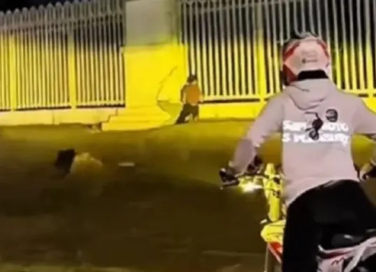Motovlogger viral grebek pasangan mesum terancam penjara, kenapa? (Sumber: tangkapan layar)