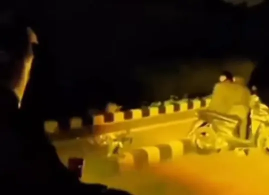 Tangkapan layar video hoaks unggahan akun Instagram @_bemskuy yang sempat viral di media sosial dengan menampilkan klaim adanya aktivitas tidak senonoh di area Stadion dan Taman Pakansari, Cibinong, Kabupaten Bogor. (Sumber: Istimewa)