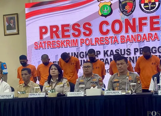 Polres Bandara Soekarno-Hatta menggelar ekspose perkara upaya penyelundupan benih bening lobster pada Kamis, 24 Juli 2025. (Sumber: POSKOTA | Foto: Primayanti)