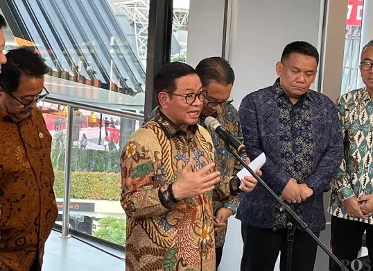Gubernur Jakarta, Pramono Anung, saat meresmikan hak penamaan Stasiun LRT Jakarta Boulevard Utara Summarecon Mall, Kamis, 24 Juli 2025. (Sumber: POSKOTA | Foto: Pandi Ramedhan)