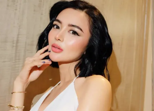 Potret Wika Salim yang mengungkapkan kisah asal mula goyang keramas. (Sumber: Instagram/@wikasalim)