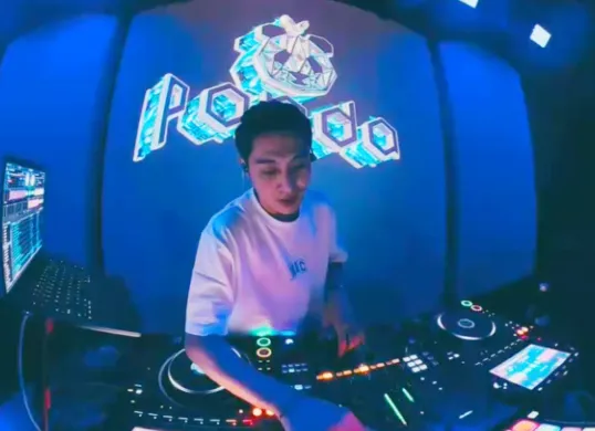 Potret DJ Panda yang kini terjerat kasus hukum atas dugaan penyebaran data pribadi milik Erika Carlina. (Sumber: Instagram/@djpanda_official)