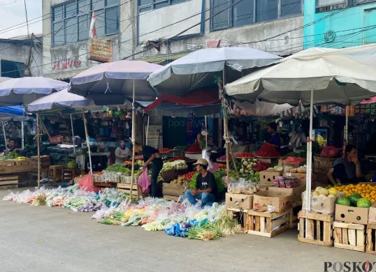 Kondisi pedagang kaki lima di kawasan Pasar Serpong, Kota Tangerang Selatan, Jumat, 25 Juli 2025. (Sumber: Poskota/Primayanti Juli Kumala Manalu)