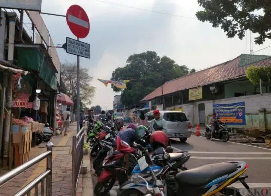 Dishub Tangsel resmi menetapkan penerapan SSA di Jalan H. Usman, Kecamatan Ciputat, Kota Tangsel secara permanen, Jumat, 25 Juli 2025. (Sumber: Poskota/Primayanti Juli Kumala Manalu)