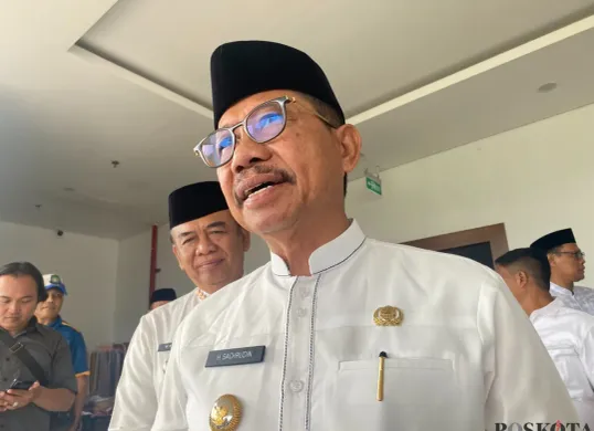Wali Kota Tangerang Sachrudin menyampaikan peran NU sangat penting dalam mendidik generasi muda usai menghadiri pelantikan pengurus NU di Asrama Haji Grand El Hajj, Cipondoh, Jumat, 25 Juli 2025. (Sumber: Poskota/Primayanti Juli Kumala Manalu)