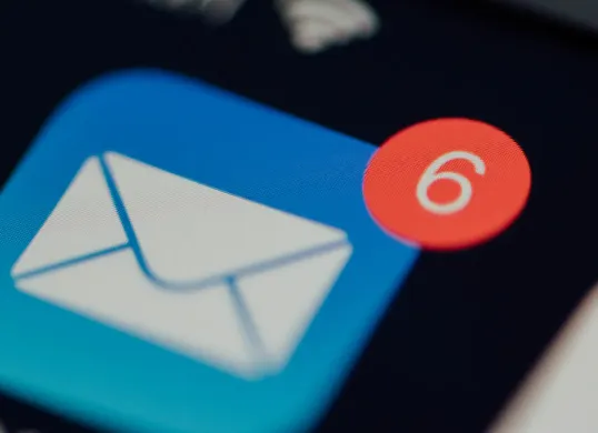Cara blokir spam SMS mengganggu di Android dan iPhone. (Sumber: Freepik)