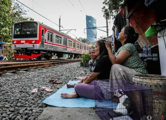 Ilustrasi kemiskinan di Jakarta. DPRD mendesak pemerintah fokus ke akar masalah penyebab kemiskinan. (Sumber: Poskota/Bilal Nugraha Ginanjar)