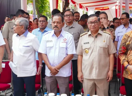 Gubernur Jakarta Pramono Anung dalam kegiatan digitalisasi pasar di Pasar Santa, Kebayoram Baru, Jakarta Selatan, pada Selasa, 22 Juli 2025. (Sumber: APKLI)