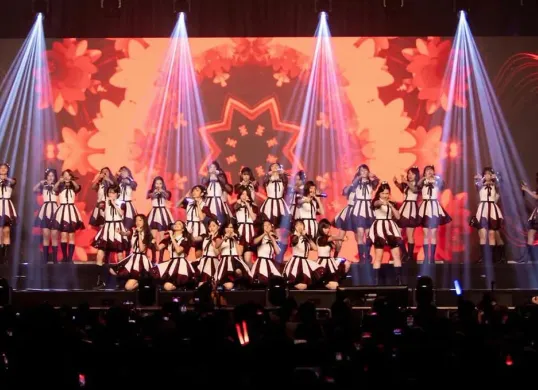 Konser idol group JKT48. (Sumber: Instagram/@jkt48)