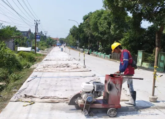 Proses perbaikan jalan nasional Simpang Malingping - Bayah, Kabupaten Lebak. (Sumber: Dok. Istimewa)