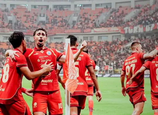 Potret pemain Persija Jakarta saat bertanding di laga uji coba melawan Arema FC. (Sumber: Persija)