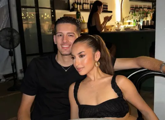 Tren One Day or Day One yang diikuti Jennifer Coppen mengungkap momen manis dengan Justin Hubner, mulai dari chat pertama hingga kebersamaan dengan sang anak. (Sumber: Instagram/@jennifercoppenreal20)