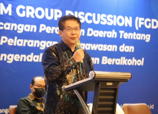 Anggota Pansus 9 DPRD Kota Bandung Uung Tanuwidjaja harap peran RW untuk aktif ke masyarakat. (Sumber: Dok. DPRD Kota Bandung)