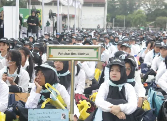 Ilustrasi link unduhan panduan lengkap PKKMB 2025. (Sumber: fib.usu.ac.id)