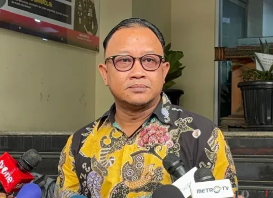 Komisioner Komisi Kepolisian Nasional (Kompolnas), Mohammad Choirul Anam di Mapolda Metro Jaya, Senin, 28 Juli 2025. (Sumber: Poskota/Ali Mansur)