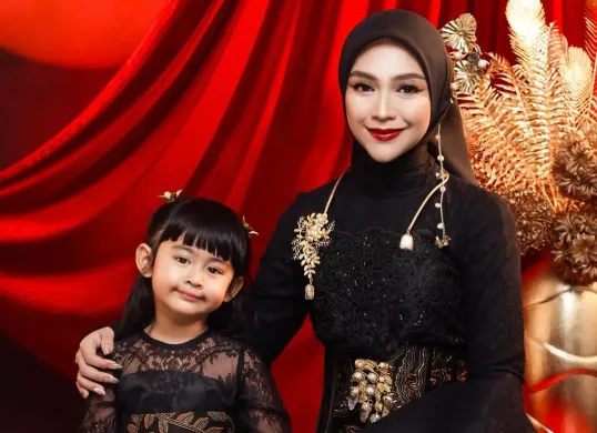 Momen ulang tahun Ria Ricis an sang buah hati, Cut Raifa Aramoana atau Moana. (Sumber: Instagram/@riaricis1795)