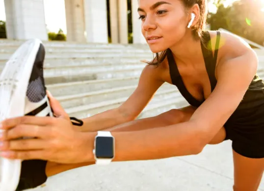 Ilustrasi smartwatch murah untuk menemani aktivitas olahraga. (Sumber: Freepik)