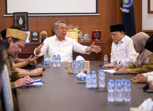 Wali Kota Tangsel, Benyamin Davnie membahas tentang MTQ ke-16 di Pemkot Tangsel, Selasa, 29 Juli 2025. (Sumber: Dok. Pemkot Tangsel)