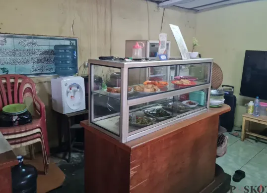 Salah sebuah warteg di kawasan Palmerah, Jakarta Barat, Selasa, 29 Juli 2025. (Sumber: Poskota/Pandi Ramedhan)