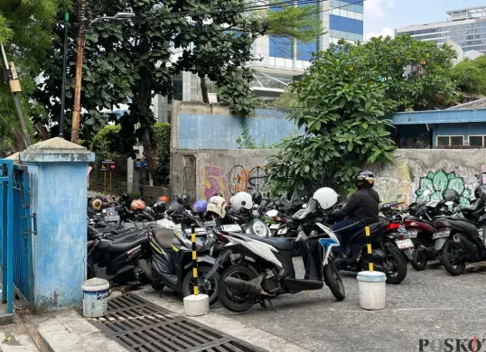 Lokasi parkir di Kampung Duku, tepatnya disamping Mall Gandaria City, Kebayoran Lama, Jakarta Selatan. (Sumber: Poskota/Pandi Ramedhan)