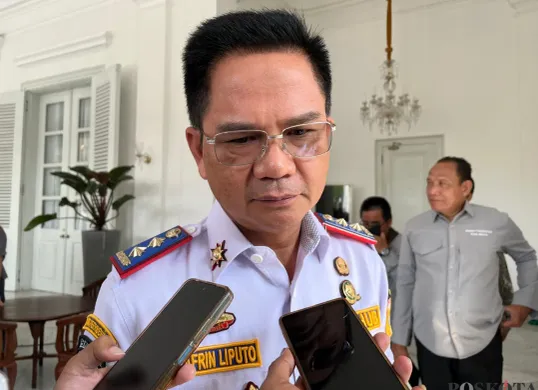 Kepala Dinas Perhubungan Jakarta, Syafrin Liputo, memaparkan sistem digitalisasi parkir lewat aplikasi JakParkir. (Sumber: POSKOTA | Foto: Pandi Ramedhan)