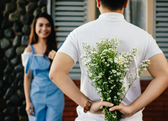 Ide ucapan Girlfriend Day romantis untuk kekasih. (Sumber: Pexels/Vija Rindo Pratama)