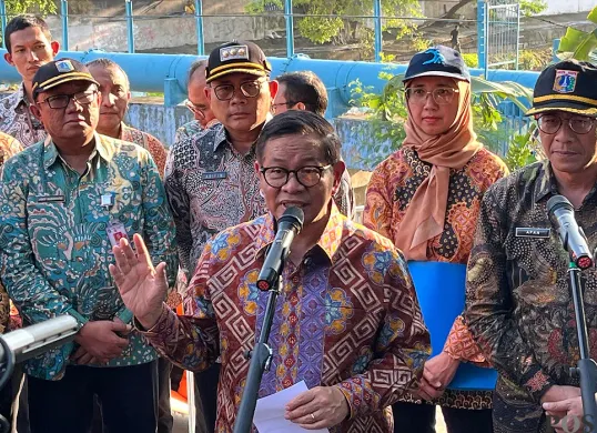 Gubernur Jakarta, Pramono Anung, saat menyampaikan pernyataan kepada awak media di BNI City, Jakarta Pusat, Kamis, 21 Juli 2025. M Tegar Jihad (Sumber: POSKOTA | Foto: M Tegar Jihad)