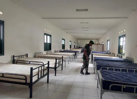 Lokasi barak militer di Markas Batalyon Infanteri 315/Garuda, Gunung Batu, Kota Bogor, yang akan digunakan untuk program pembinaan anak bermasalah di Kota Bogor, Minggu, 1 Juni 2025. (Sumber: POSKOTA | Foto: Sekar Putri Andini)