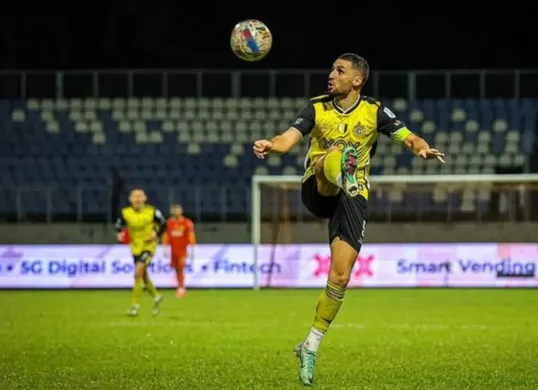 Persib Bandung akan segera merekrut penyerang asal klub Perak FC, Luciano Guaycochea. (Sumber: Instagram)